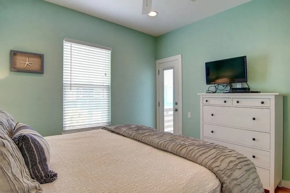 Best Little Shorehouse in Texas 4Br Home