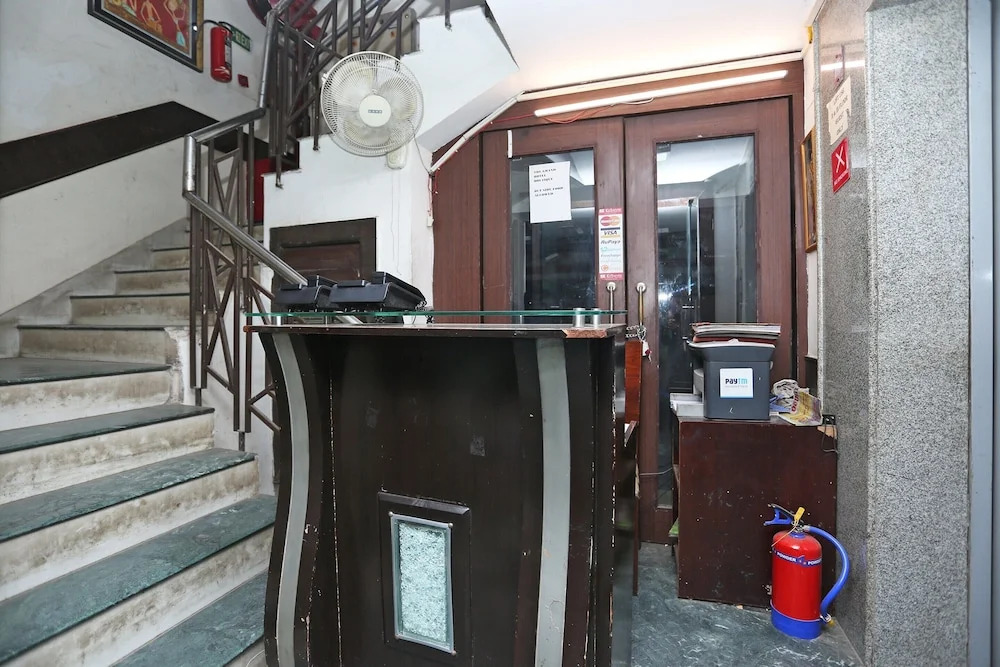 OYO 6845 The Grand Hotel