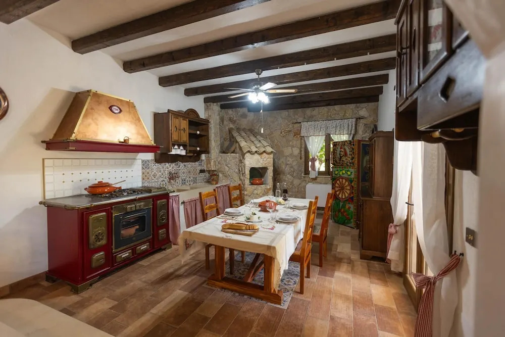 VILLA I MORI 4, Emma Villas