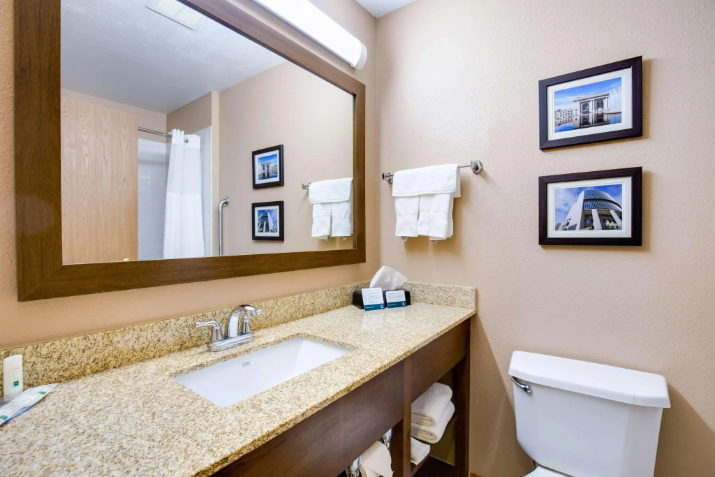 Quality Inn I-70 Near Kansas Speedway
