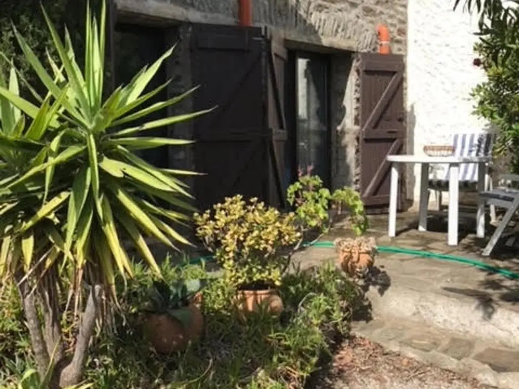Villa F4 Méditerranéenne avec Accès Direct Crique et Parking - FR-1-309-293