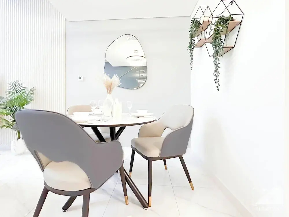 Luxury 1-br Villa in Rukan: Dubai Skyline Views!