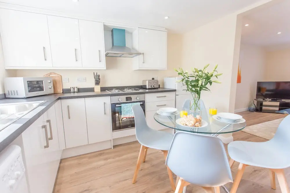 Spacious Comfortable 2 Bed Apartments in Oxford, Free Parking, OX2 Easy Access to City Centre & Hospitals