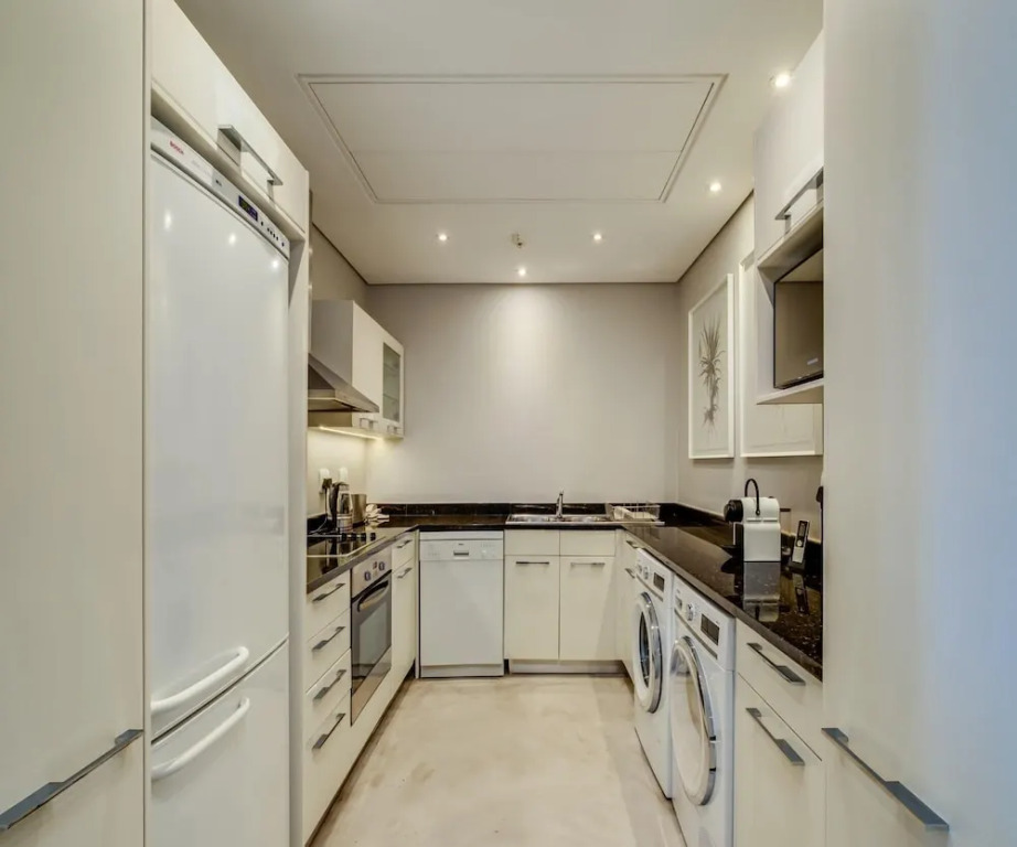 Modern Waterfront Apartment w Canal Views Gulmarn 201