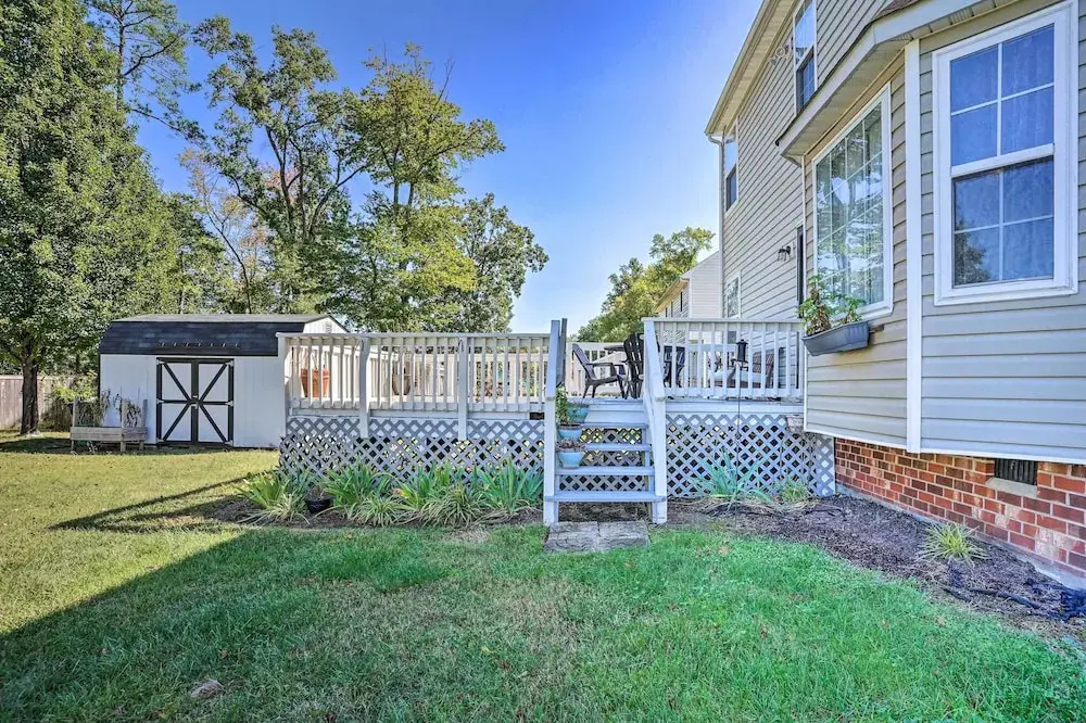 9 Mi to Richmond: Sandston Home w/ Office
