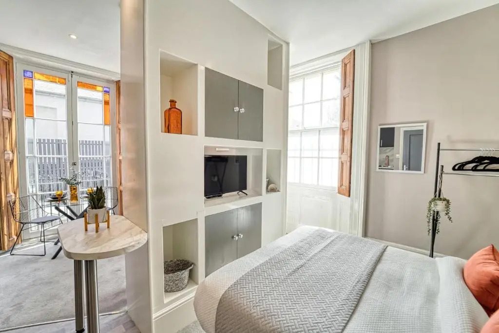 Stylish Worcester Studio Apartment