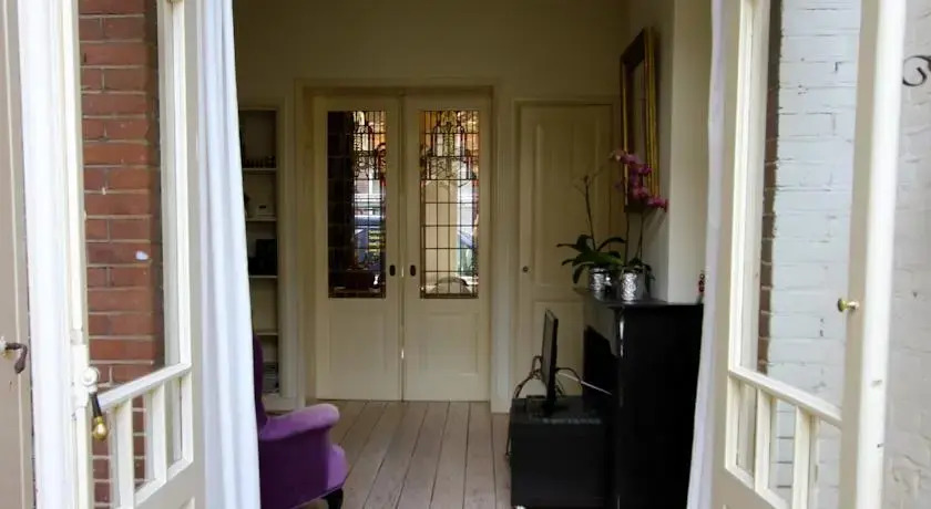 Where Els Next Door