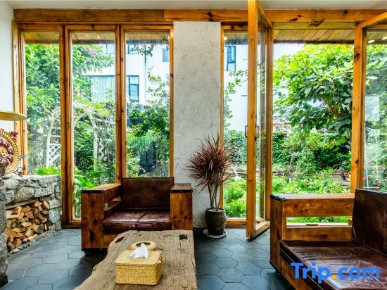 Mu Yun Flower House