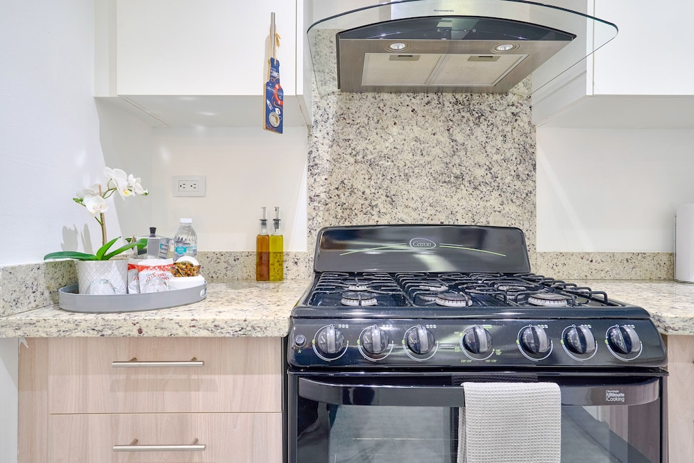 Designer City Stay Downtownsd Nearpark 1BR