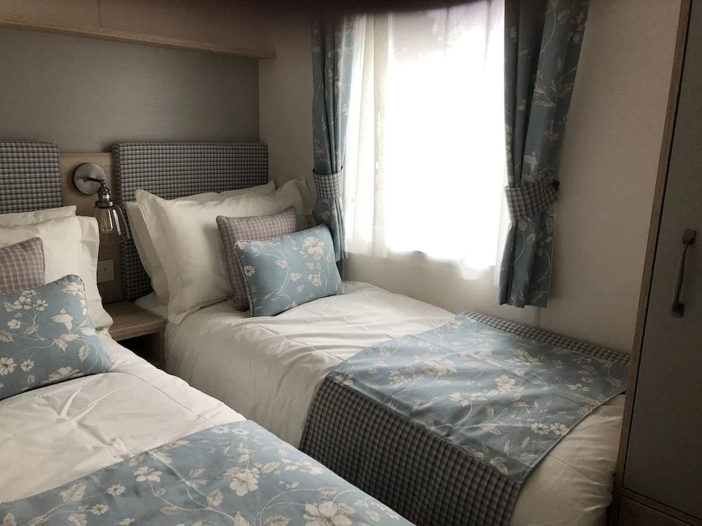 Luxury 2 Bedroom Caravan in Stunning Location