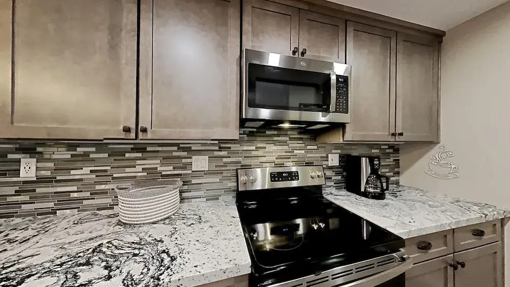 Spacious 2 BR Units at 1849 Condos With Free Pool, Parking & Wifi