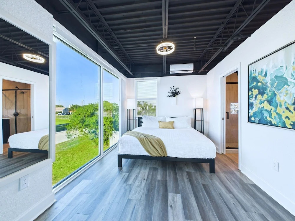 Rocket Launch View Loft Near Beach Port-unit 209