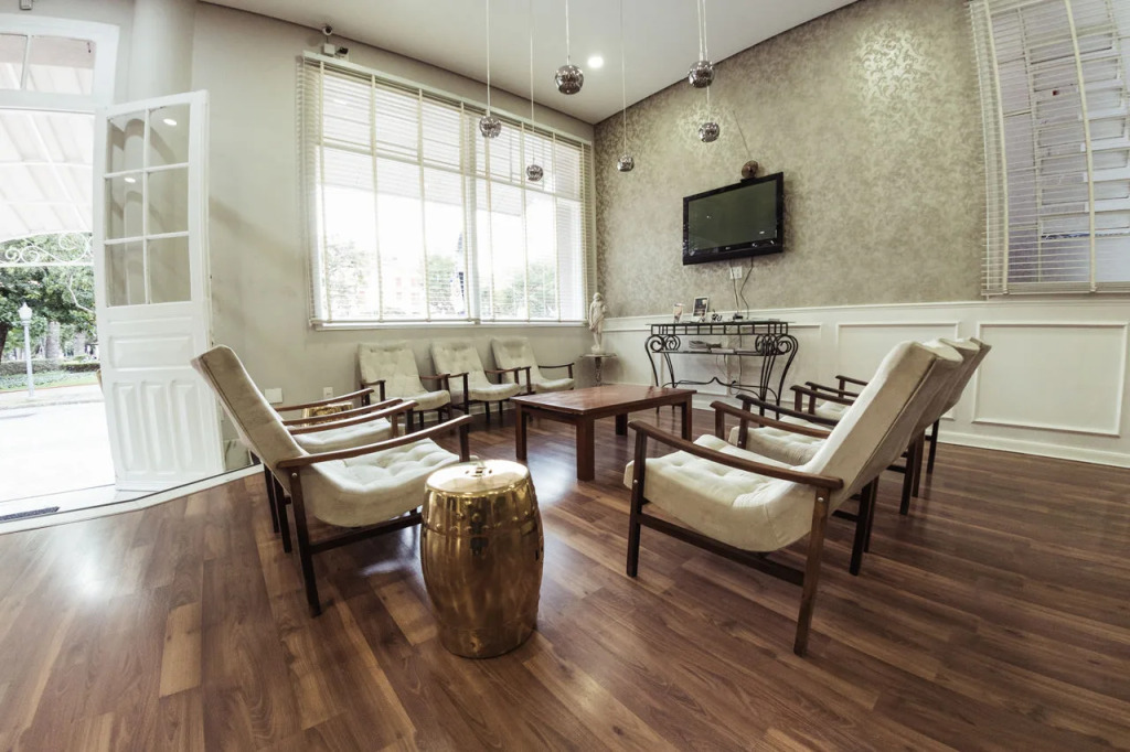 MOVA Hotel Doeste - Localizado em frente a Praça Principal da Cidade, na área Central - Pé na Praça