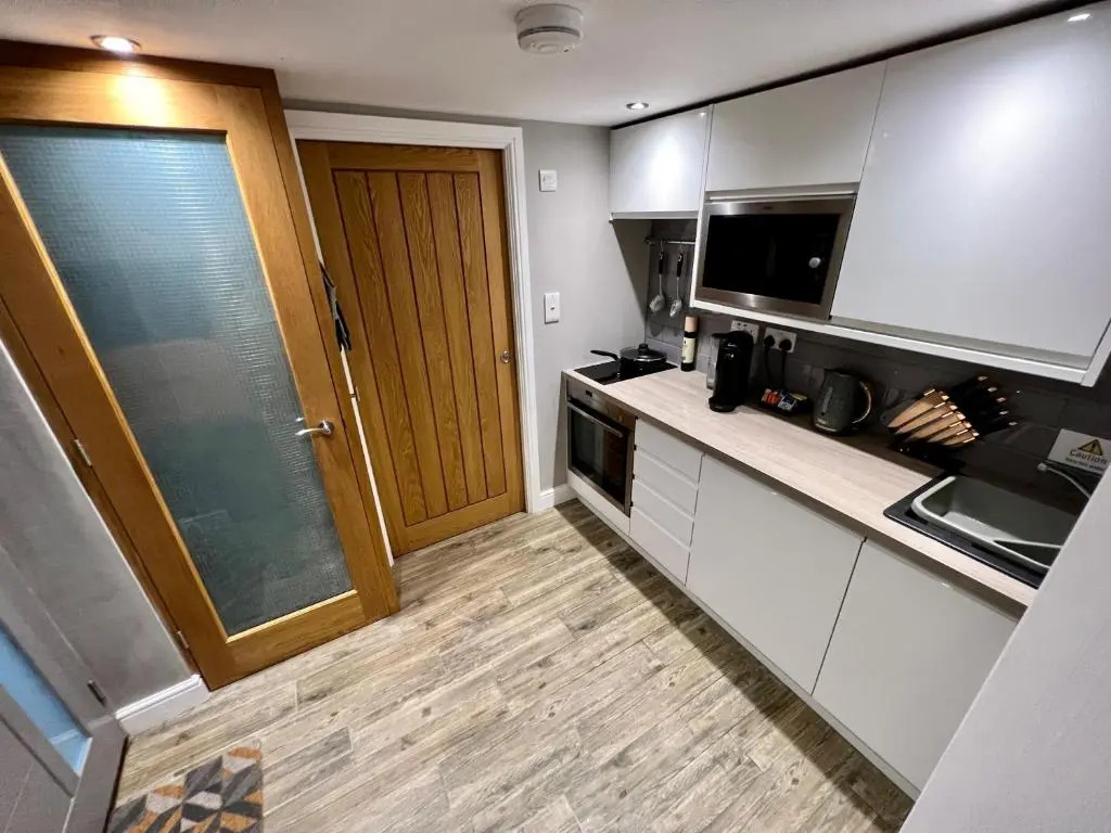 The Tower, 1 Bed 1850's Tiny House (Adults Only)