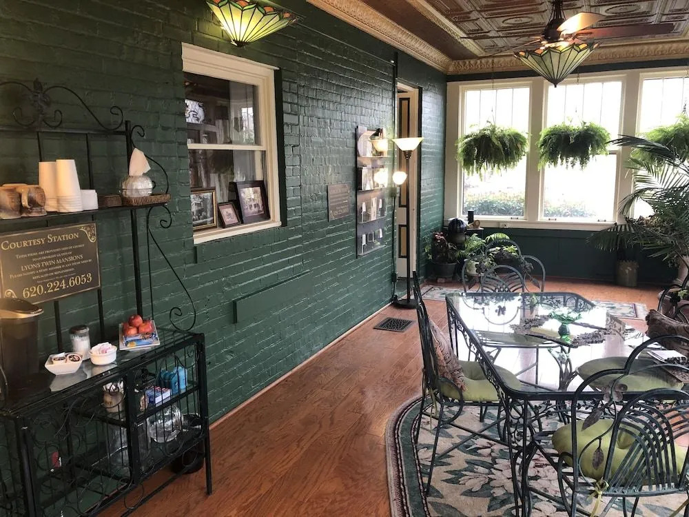 Lyons'' Twin Mansions B&B And Spa