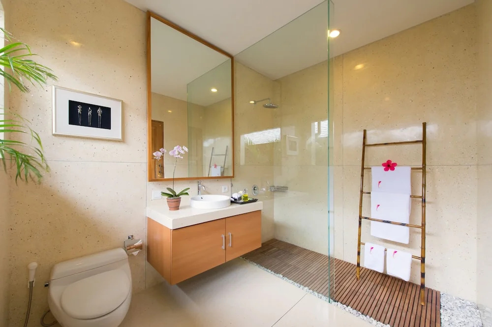 Villa 5 Br - 2 min Walk From Kudeta