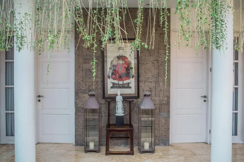 Mosan House - unique art-filled gem in perfect location a short walk from the beach or Seminyak Square including AC office for remote working