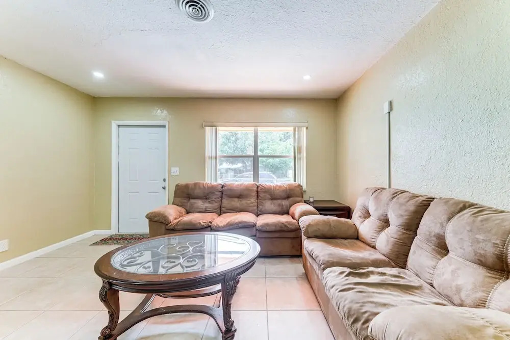 3 Mi to Dania Beach Pier: Convenient Apartment!