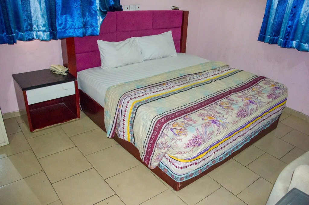 Folade Hotels