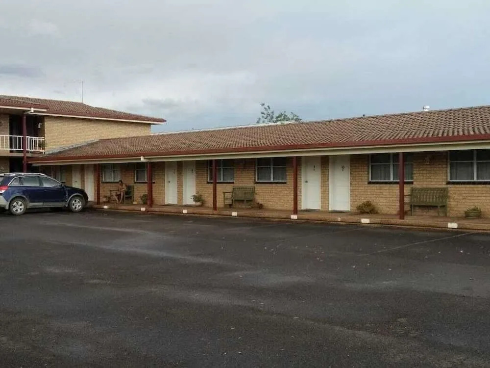 OVERLANDER MOTOR LODGE