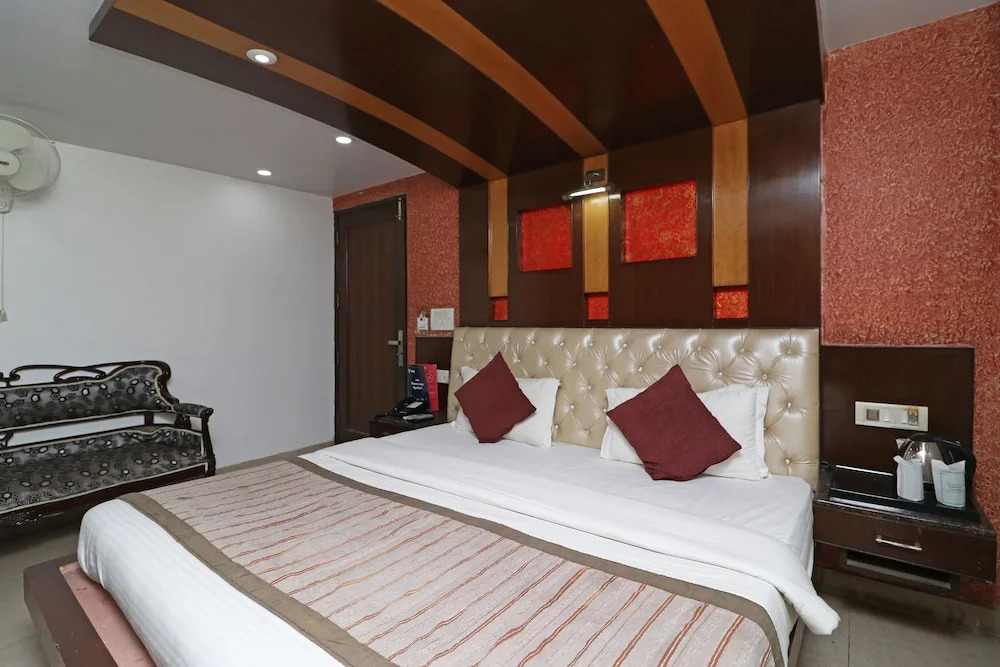 OYO 10848 Hotel Geeson