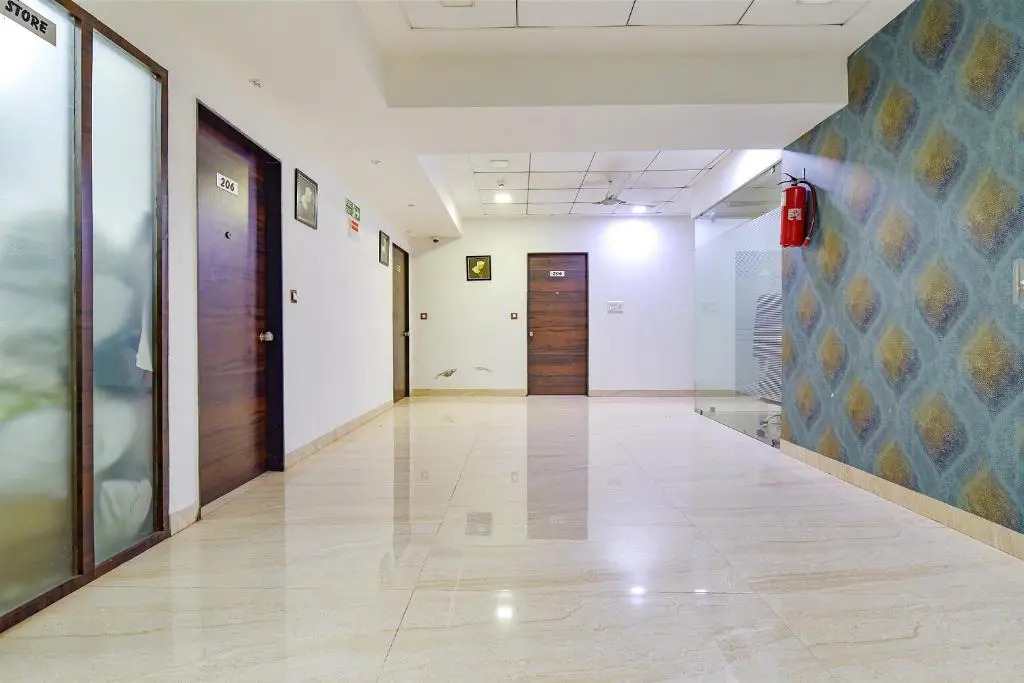 Fabhotel Acropole Inn