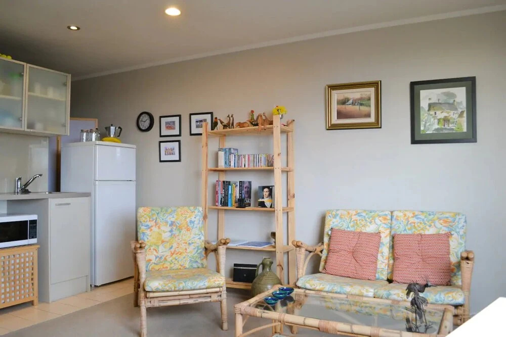Uptown Top Floor Studio Apartment