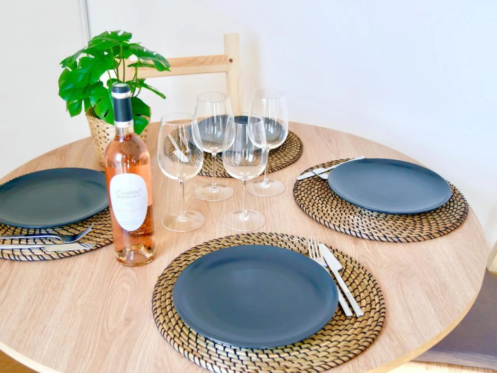 Le Petit Soleil de Corbeil (Adults Only)