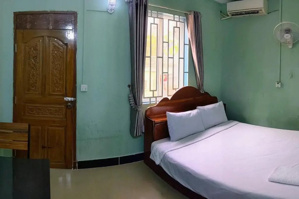 Super Star Hotel