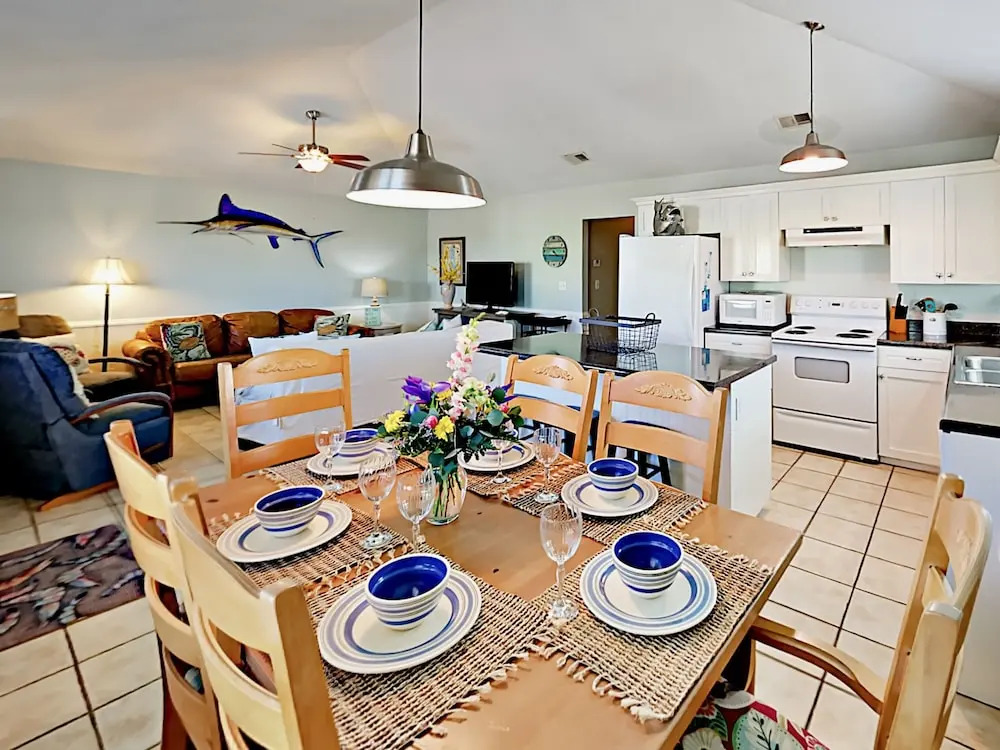 635 Bonita Court Cottage 3 Bedrooms 2 Bathrooms Cottage