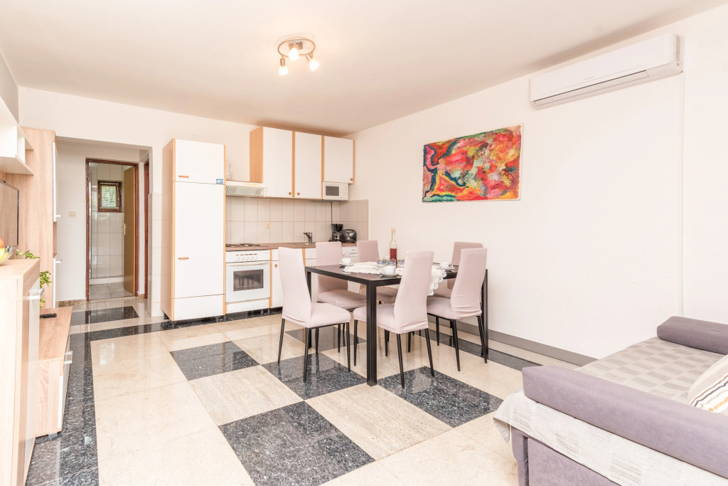 Silver Apartment