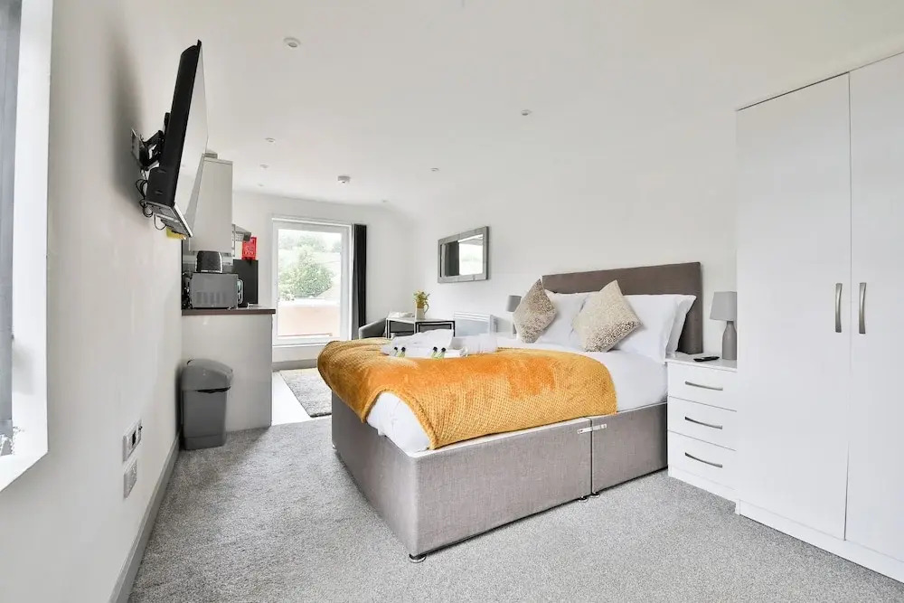 Stunning Studio In Converted Building