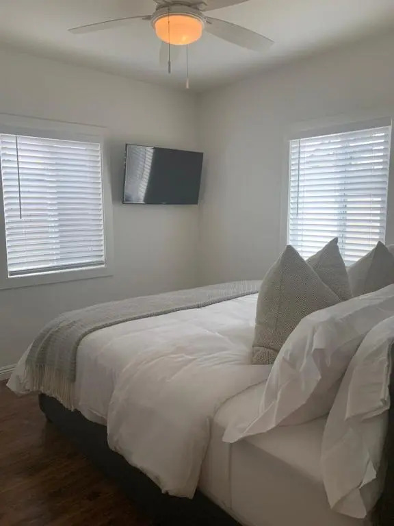 Huntington Highlight - Pool, Patio, Close To Beach