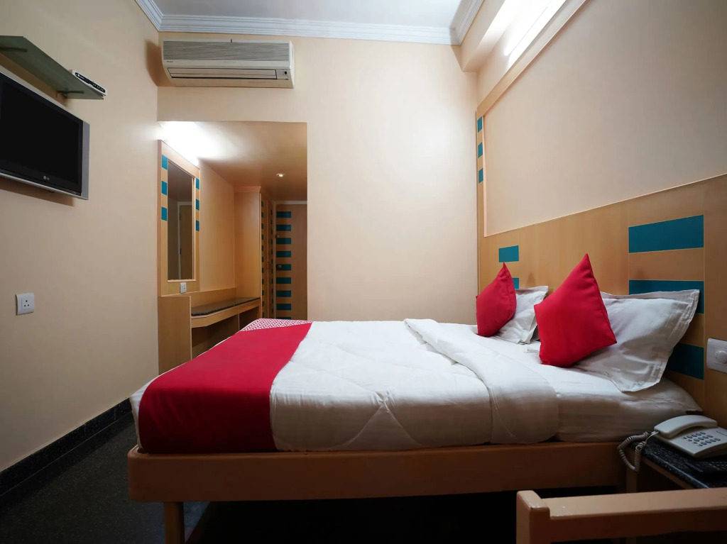 OYO Flagship 19581 Hotel Raj Classic MG Road