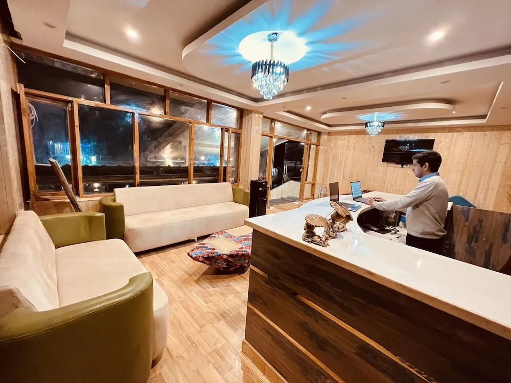 Hill River Resort By West Western -Property of the Year 2024-25 - Central Heated & Air Cooled, Near Mall Road