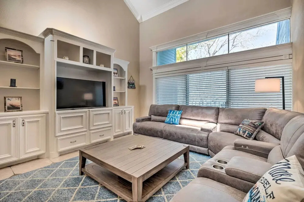 Idyllic Montgomery Condo w/ Pool & Lake View!