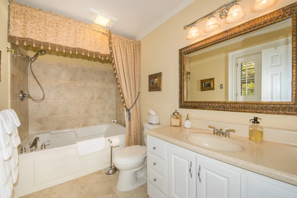 Oak Hill On Love Lane Bed and Breakfast Inn