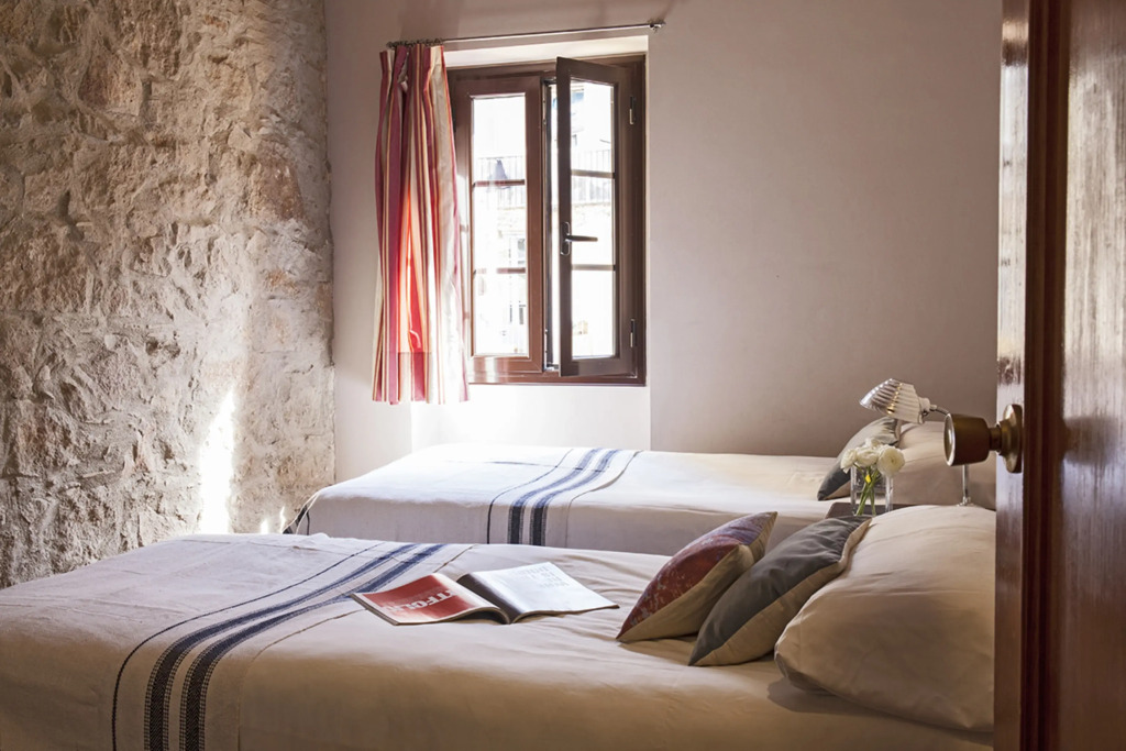 AinB Las Ramblas-Guardia Apartments