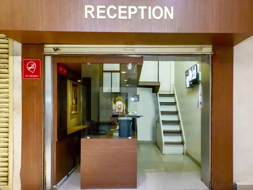 OYO 2453 Hotel Mangesh Plaza