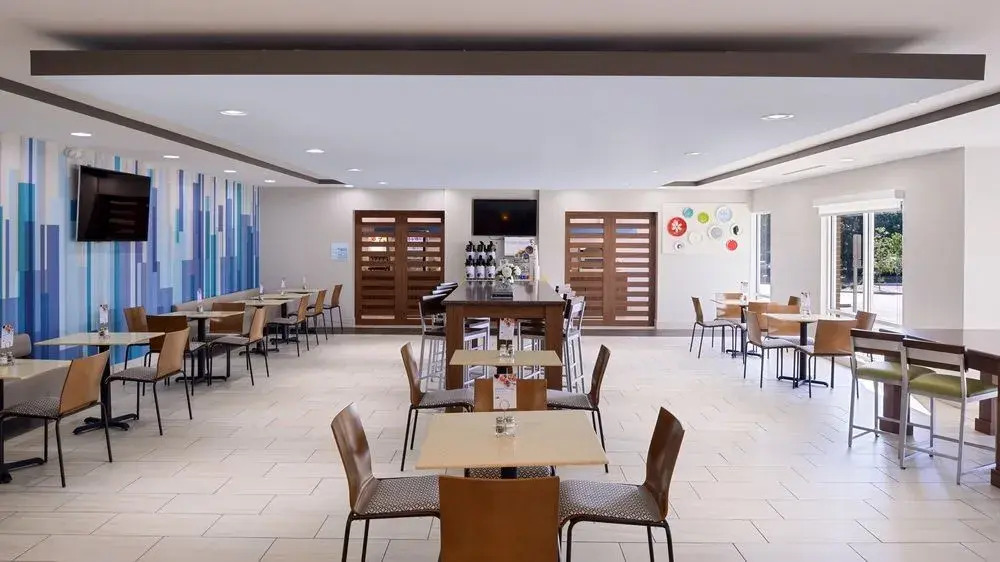 Holiday Inn Express & Suites Lexington East - Winchester Rd