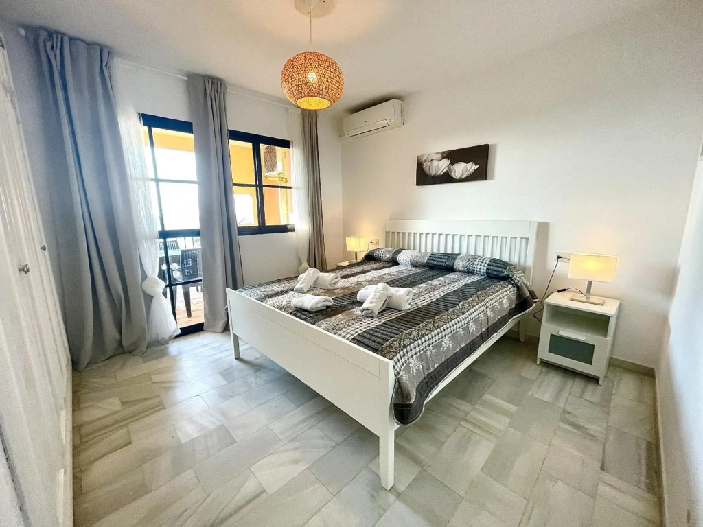 2 bedroom top floor apartament with open sea views CS197