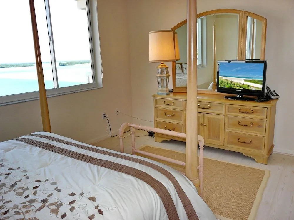 Top Floor Beachfront Condo With Ocean Views/pool/spa