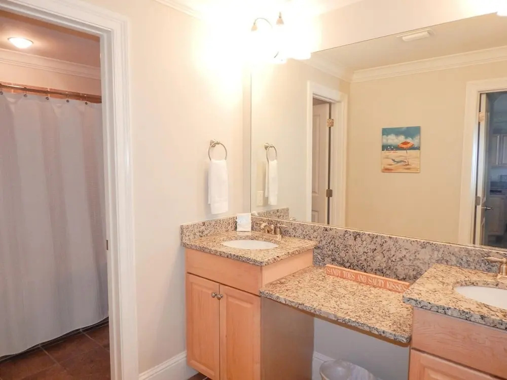 209 Holiday Isle 209 3 Bedroom Condo