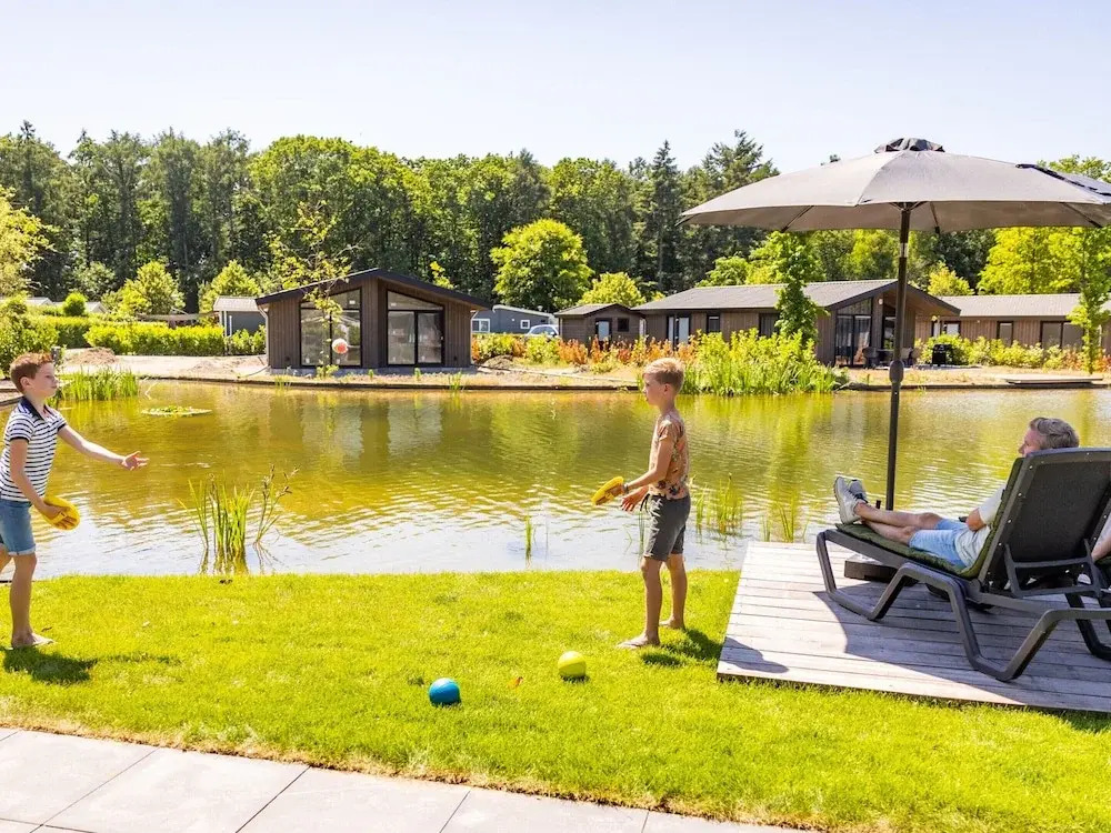 Chalet by Pond in Eindhoven Holiday Park