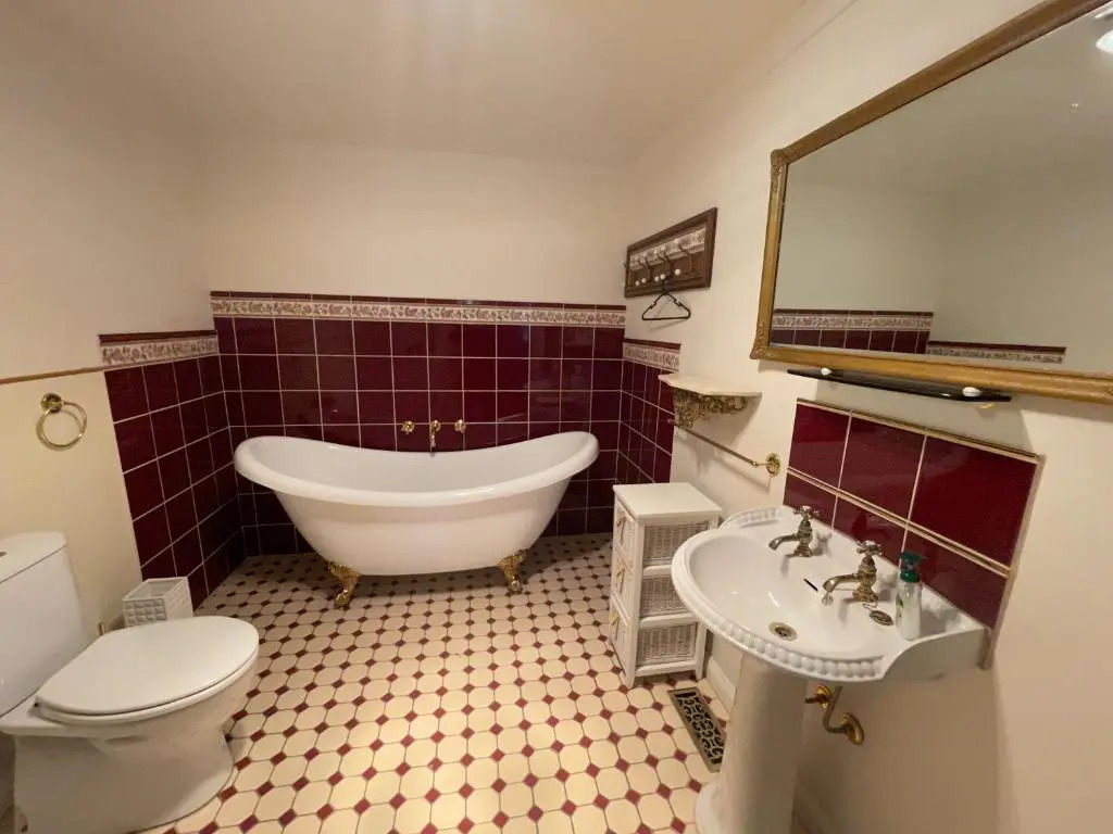The Mayfair, 4 -bed rooms accommodation Daylesford