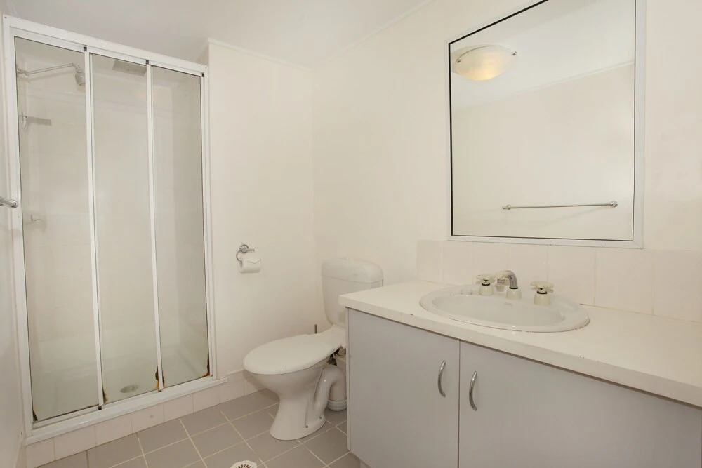 2 bedroom Apt on Parkyn Parade with pool and Air conditioning
