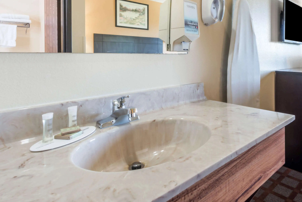 Super 8 by Wyndham Higginsville