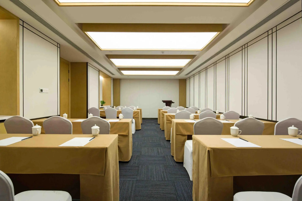 The Hotel V Hefei Swan Lake