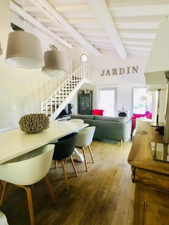Zen et Chic, juste à coté de la Bastide de Marie