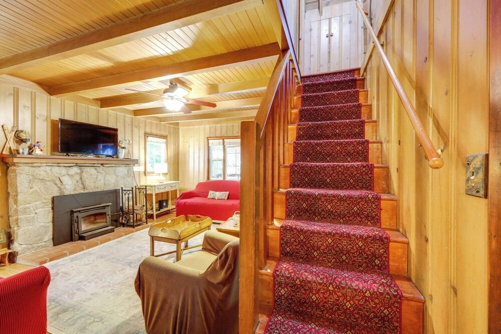 Vintage Snow White Cottage ~ 2 Miles to Village